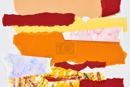 Foto de Fondo abstracto, collage de arte multicolor. Diseño de patrón creativo para la tarjeta de invitación de impresión, postal. Cartel de dibujo, fondo de pantalla de colores. Rojo, amarillo, blanco colores - Imagen libre de derechos