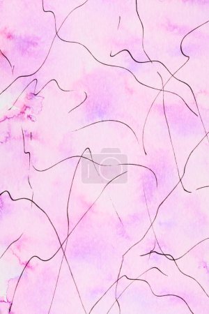 Téléchargez les photos : Fond violet abstrait. Lignes graphiques, traits de pinceau et taches de peinture sur papier, fond lumineux et contrasté - en image libre de droit