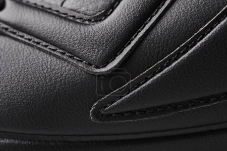 Téléchargez les photos : Baskets homme en cuir noir détails en gros plan - en image libre de droit