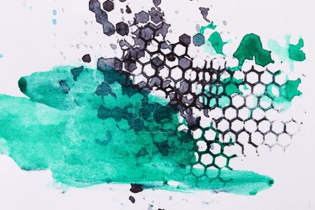 Foto de Fondo verde abstracto. Pinceladas multicolores y manchas de pintura sobre papel, fondo contrastante brillante, impresión celular en panal - Imagen libre de derechos