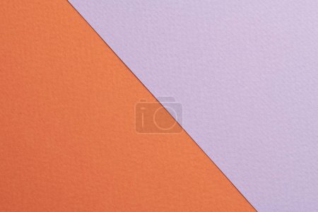 Fondo de papel kraft áspero, textura de papel lila colores naranja. Burla con espacio de copia para tex