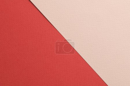 Foto de Fondo de papel kraft áspero, textura de papel beige colores rojos. Burla con espacio de copia para tex - Imagen libre de derechos