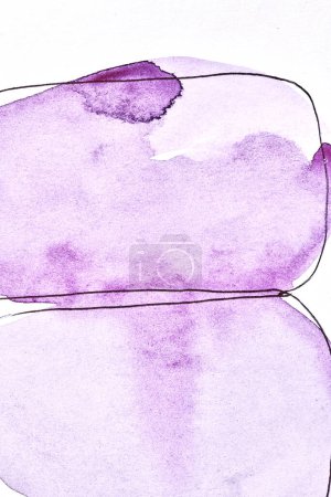 Foto de Fondo abstracto. Tinta acuarela collage de arte multicolor. Manchas de color púrpura lila, manchas y pinceladas de pintura acrílica sobre pape blanco - Imagen libre de derechos