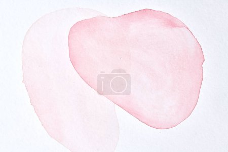 Téléchargez les photos : Fond rose abstrait. Collage à l'encre aquarelle. Taches, taches et coups de pinceau de douleur acrylique - en image libre de droit