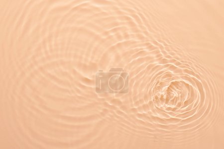 Foto de Agua beige superficie fondo abstracto. Ondas y ondas textura de la crema hidratante cosmética aqua con burbuja - Imagen libre de derechos