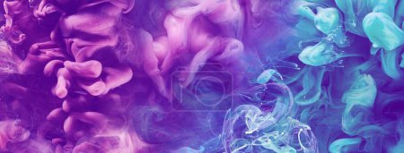 Téléchargez les photos : Fond bleu violet abstrait. Nuage coloré de fumée, ciel rose mystérieux - en image libre de droit