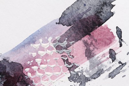 Foto de Fondo abstracto multicolor, manchas de pintura acuarela, líneas y puntos sobre papel blanco, tinta lila, póster de dibujo - Imagen libre de derechos