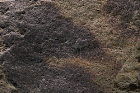 Foto de Textura de piedra gris, fondo abstracto oscuro. Piedra mineral natural cerca de los detalles, fondo vacío con espacio de copia para el diseño - Imagen libre de derechos