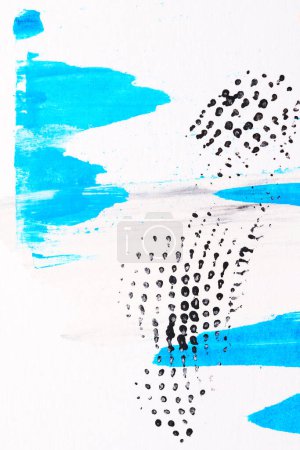 Foto de Fondo abstracto, manchas de pintura acuarela y manchas en papel blanco, tinta azul - Imagen libre de derechos