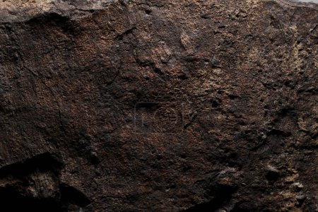 Foto de Textura de piedra marrón, fondo abstracto oscuro. Piedra mineral natural cerca de los detalles, fondo vacío con espacio de copia para el diseño - Imagen libre de derechos