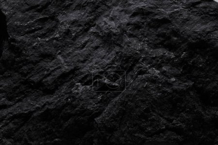 Téléchargez les photos : Texture pierre noire, fond abstrait foncé. Pierre minérale naturelle détails de gros plan, fond vide avec espace de copie pour la conception - en image libre de droit