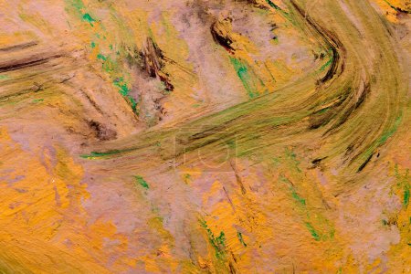 Foto de Fondo abstracto amarillo y verde, collage artístico. Manchas, pinceladas, líneas y manchas sobre papel blanco - Imagen libre de derechos