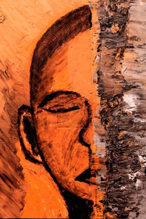 Foto de Mujer retrato abstracto con los ojos cerrados. Medio rostro tranquilo, tranquilo y relajado en color naranja - Imagen libre de derechos