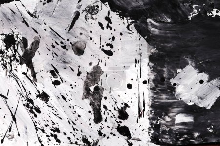 Foto de Fondo abstracto blanco y negro, collage artístico. Pinceladas caóticas y manchas de pintura sobre papel - Imagen libre de derechos