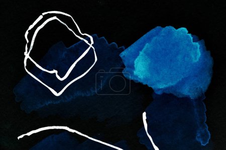 Téléchargez les photos : Abstrait fond bleu noir. Modèle d'impression pour cartes, vêtements, bannière, fond d'écran de couleurs contrastées sombres - en image libre de droit