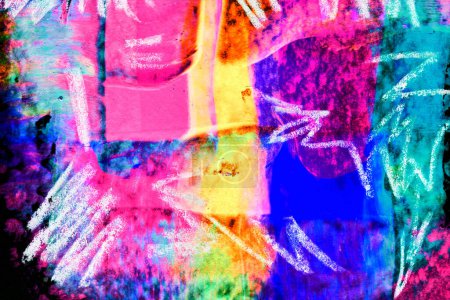 Téléchargez les photos : Des taches multicolores abstraites sur fond noir. Motif d'impression pour cartes, vêtements, bannière, papier peint contrastant sombre - en image libre de droit