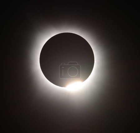 Téléchargez les photos : Calkowite zacmienie Slonca 8.04.2024 Durango - pierscien z diamentem - Meksyk, Éclipse solaire totale - bague en diamant - en image libre de droit