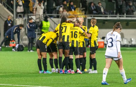 Téléchargez les photos : November 23th, 2023: UEFA Women's Champions League, Gothenburg, Hisingen. Players in BK Hacken celebrating 2-1 in match vs Real Madrid. - en image libre de droit
