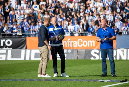 Téléchargez les photos : 16 septembre 2023 : Entraîneur-chef de l'IFK Gothenburg, Jens Askou interviewé après avoir reçu le prix d'entraîneur du mois à allsvenskan : Août. - en image libre de droit