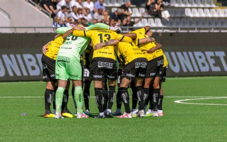 Foto de 20 de agosto de 2023: Jugadores juntos en BK Hacken antes del inicio del partido contra IK Sirius. Resultado final: 3-2. - Imagen libre de derechos