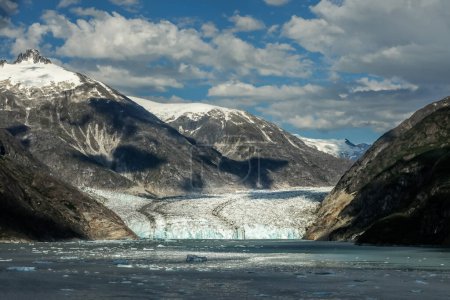 Foto de El glaciar Endicott en el paso interior de un crucero por Alaska - Imagen libre de derechos