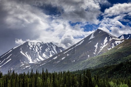 Foto de Impresionantes montañas en el Parque Nacional Denali, Alaska, EE.UU. - Imagen libre de derechos