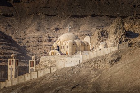 Monasterio de la Gran Mártir Mina - El Maravilloso (El Monasterio Colgante en el Monte Abnoub)