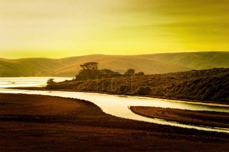 Goldfluss, Sonnenuntergangslandschaft in Kalifornien USA