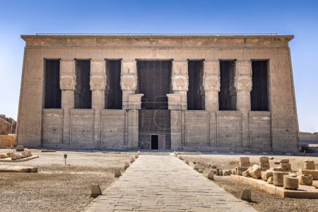 Téléchargez les photos : Le temple de Dendera à Hathor à Qena, Egypte - en image libre de droit