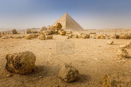 Vue de la pyramide Menkaure depuis la pyramide Khafre, Égypte