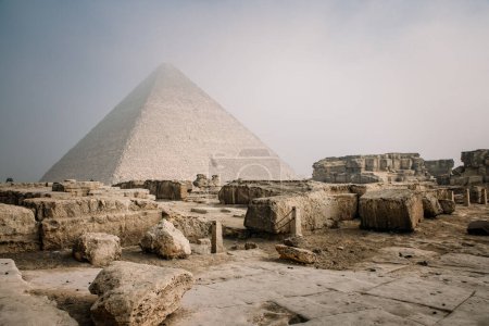 Vue de la pyramide Menkaure depuis la pyramide Khafre, Égypte