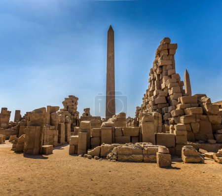 Obelisco detrás de la sala de columnas de Karnak, Luxor Egipto