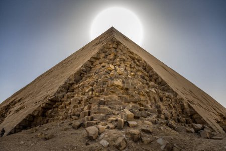La pyramide courbée située à la nécropole royale de Dahshur, en Égypte