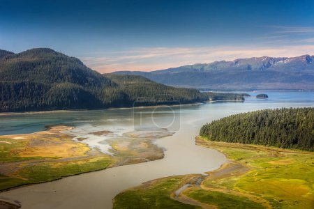 Téléchargez les photos : Le paysage à couper le souffle des fjords brumeux, Alaska - en image libre de droit
