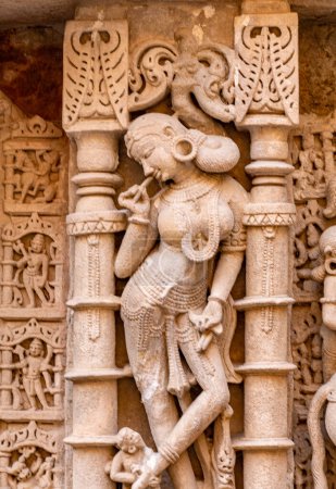 Kalki-Statue eine Wandschnitzerei bei Rani Ki Vav in Patan, Gujarat, Indien