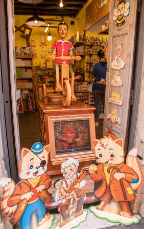 Téléchargez les photos : Présenté au magasin Pinocchio à Rome - en image libre de droit