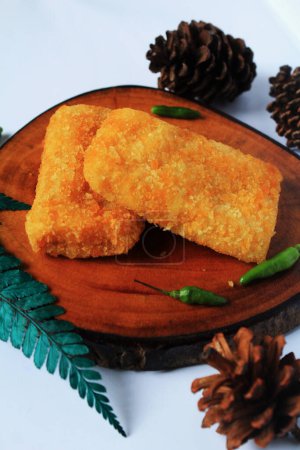 Les risoles sont des collations traditionnelles indonésiennes contenant du b?uf ou de la saucisse, des ?ufs et de la mayonnaise à Semarang, Indonésie, le 27 mars 2021..