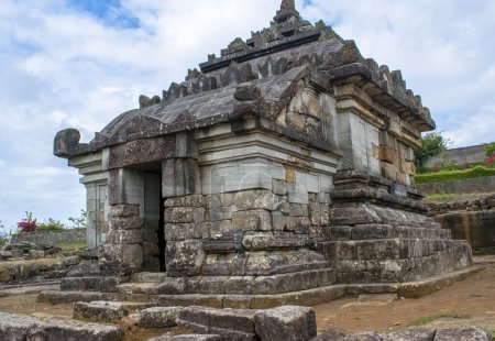 Der unbekannte Name der Tempelarchitektur befindet sich im Bereich des Ijo-Tempels. Jetzt wird dieses Gebäude zu wenig identifiziert und restauriert. Dieser Tempel befindet sich in Yogyakarta, Indonesien.