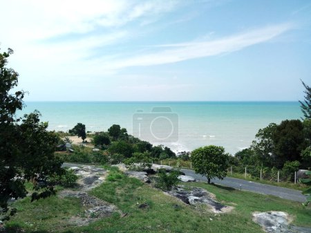 Playa tranquila y limpia en la isla Bangka-Belitung ubicada en Indonesia. 