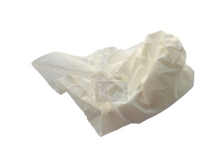 Téléchargez les photos : Tissu sur fond blanc. Papier de soie froissé ou texture de tissu froissé. Fond de tissu ou fond de papier de soie - en image libre de droit