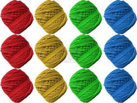 Foto de Fondo de hilo de lana, hilo de punto, también se puede utilizar como un marco de hilo. Hilados de punto para artesanías aislados sobre fondo blanco - Imagen libre de derechos