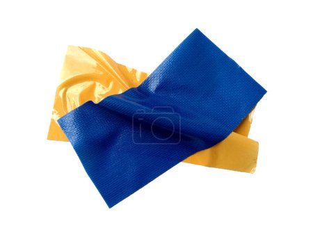 Pièces adhésives ou ruban adhésif jaune et bleu isolé sur fond blanc. Ruban adhésif jaune et bleu déchiré sur fond blanc. Ensemble de bandes bleues et jaunes sur fond blanc
