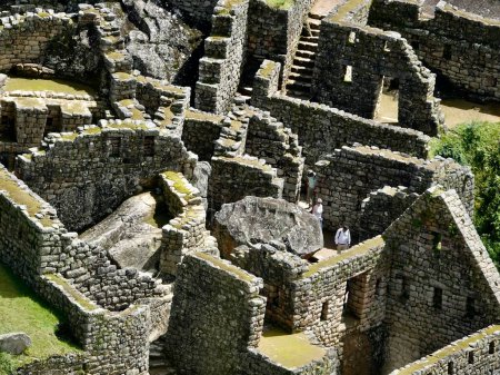 Machu Picchu , monte o pico viejo', es el nombre contemporaneo que se da a antiguo poblado incaico construido antes del siglo xv, en la cordillera Oriental del sur del Peru en la cadena montaosa de los Andes, con su ciudadela organizada