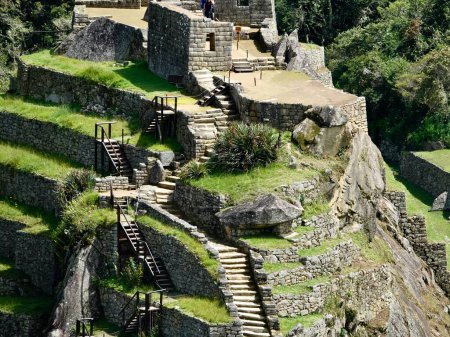 Foto de Machu Picchu, monte o pico viejo ', es el nombre contemporneo que se da a antiguo poblado incaico construantes del siglo xv, en la cordillera Oriental del sur del Perú en la cadena montaosa de los Andes a 2430 m sobre el nivel del mar - Imagen libre de derechos