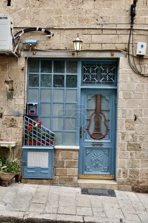   Porton tipico en la ciudad de Yaffo antigua, Tel Aviv Yaffo, Israel . Jaffa, ciudad portuaria de Israel en la costa mediterránea, dentro del distrito de Tel Aviv. La ciudad se llama Jaffa por su belleza.                            