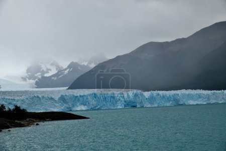  Glaciar Perito Moreno, en el Lago Argentino, provincia de Santa Cruz, en la Patagonia Argentina, Parque Nacional Los Glaciares, Argentina. Una de las maravillas del mundo.                                                            