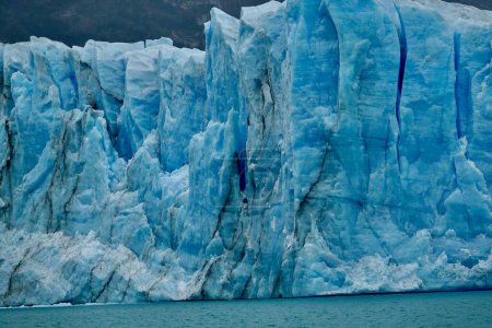                                 Glaciar Perito Moreno, en el Lago Argentino, provincia de Santa Cruz, en la Patagonia Argentina, Parque Nacional Los Glaciares, Argentina. Una de las maravillas del mundo.                             