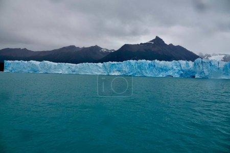  Glaciar Perito Moreno, en el Lago Argentino, provincia de Santa Cruz, en la Patagonia Argentina, Parque Nacional Los Glaciares, Argentina. Una de las maravillas del mundo.                             