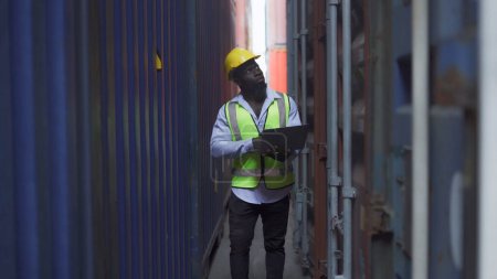 Containertransport Containerwerft-Management Unternehmer und Containerwerft-Manager vereinbaren Zusammenarbeit im Import-Export-Geschäft und Erfolg.