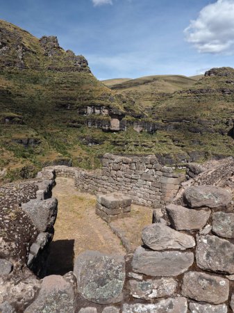 Waqrapukara o Waqra Pukara (fortaleza del cuerno) es un sitio arqueológico en Perú ubicado en la región del Cusco. A 4.300 metros sobre el nivel del mar, fue construido por los Canchis y más tarde conquistado por los Incas.